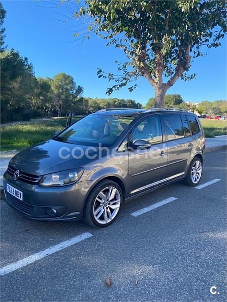 Usado VW Touran Advance 140 CV (102 kW) 2014 Gris / plata Monovolumen