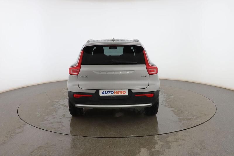 Usado Volvo XC40 Plus 197 CV (144 kW) 2023 Gris SUV