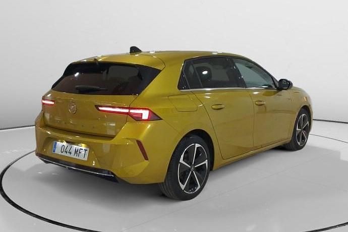 Usado Opel Astra Elegance 130 CV (95 kW) 2023