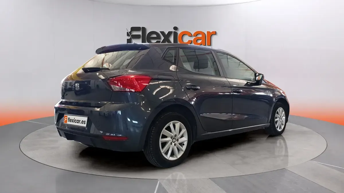 Usado Seat Ibiza Style 80 CV (58 kW) 2023 Gris Utilitario