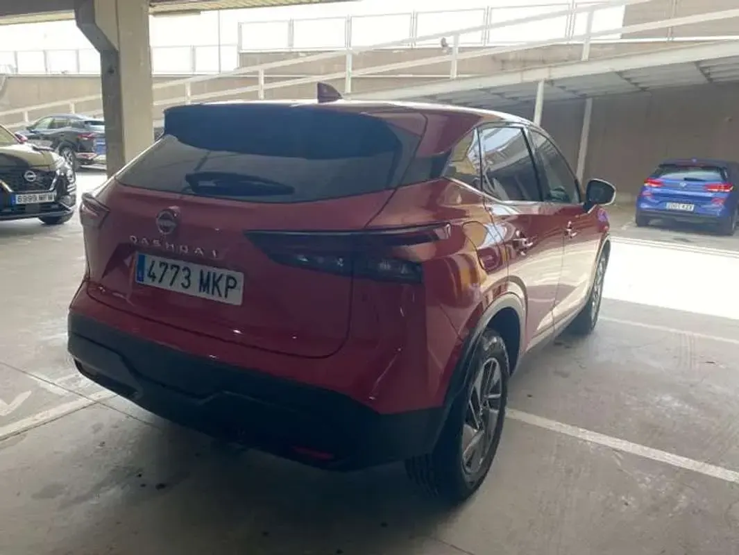 Usado Nissan Qashqai Acenta 141 CV (103 kW) 2023 Rojo SUV