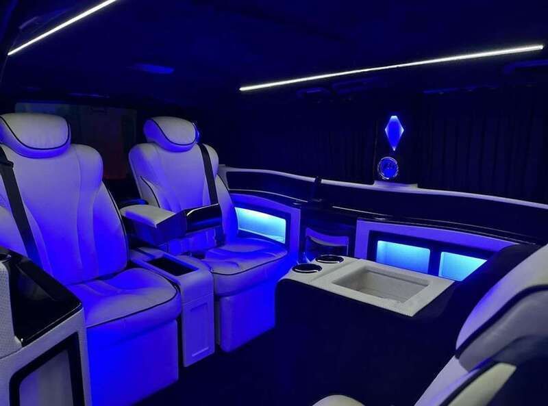 Negro Usado 2023 Mercedes V250 Avantgarde Monovolumen | 94.900 € - Imagen 1/4