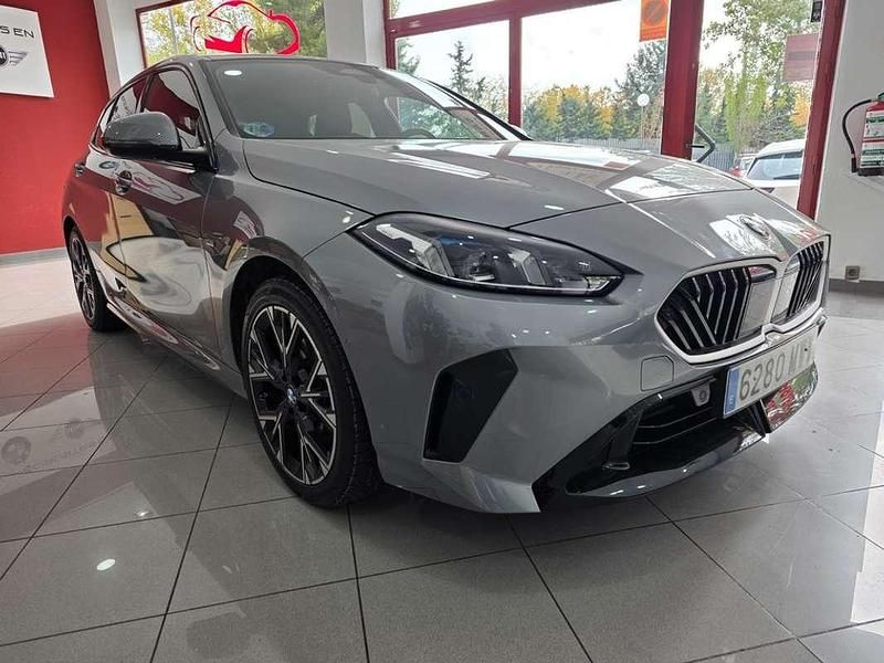 Usado BMW 120 Comfort Edition 163 CV (119 kW) 2024 Gris / plata Utilitario