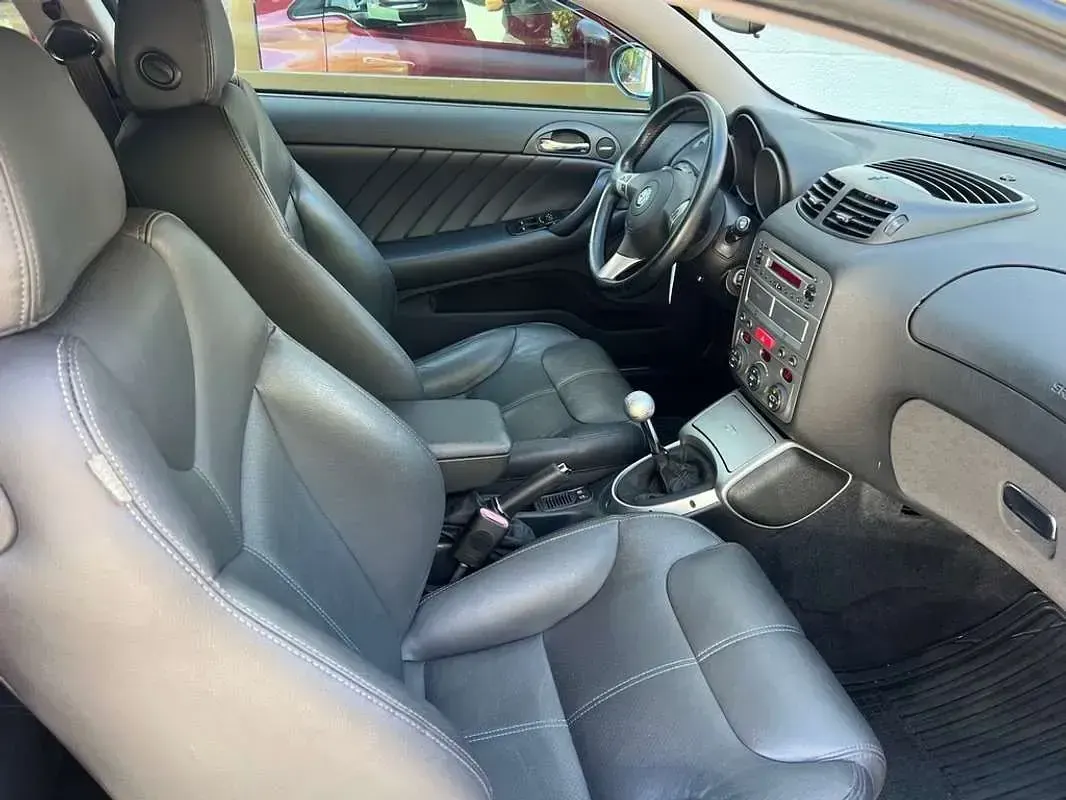 Usado Alfa Romeo GT Distinctive 165 CV (121 kW) 2005 Gris Coupe