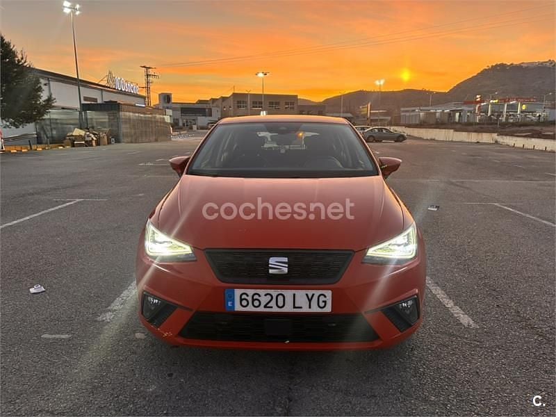 Usado Seat Ibiza Style Plus 110 CV (80 kW) 2022 Rojo Utilitario