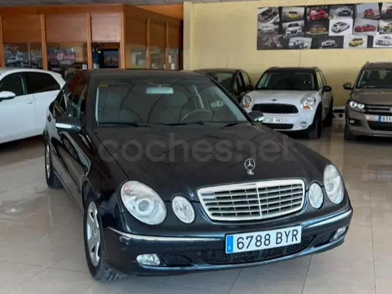 Usado Mercedes E220 Elegance 150 CV (110 kW) 2002 Negro Berlina