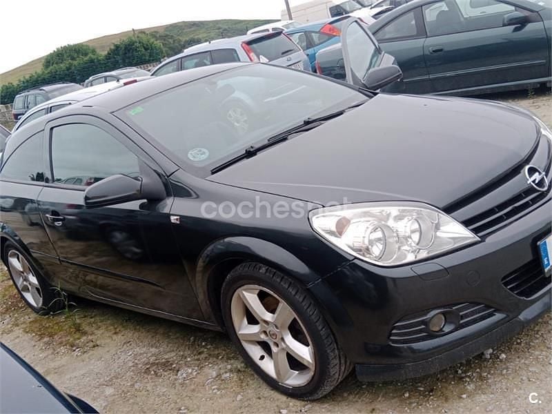 Usado Opel Astra GTC Sport 105 CV (77 kW) 2005 Negro Berlina