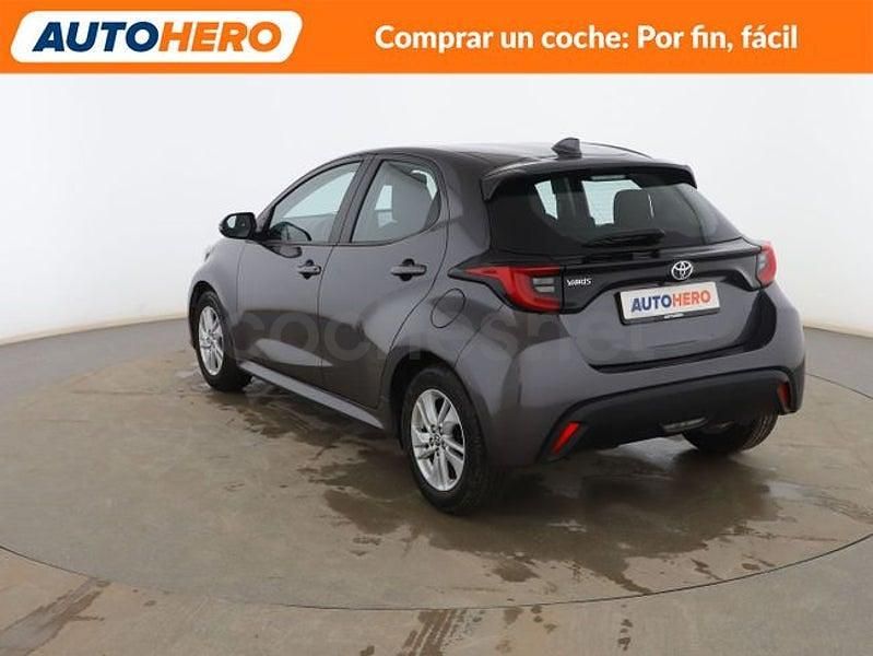 Usado Toyota Yaris 125 CV (91 kW) 2022 Gris / plata Utilitario