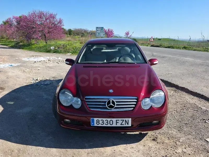 Usado Mercedes C220 143 CV (105 kW) 2002 Granate Berlina