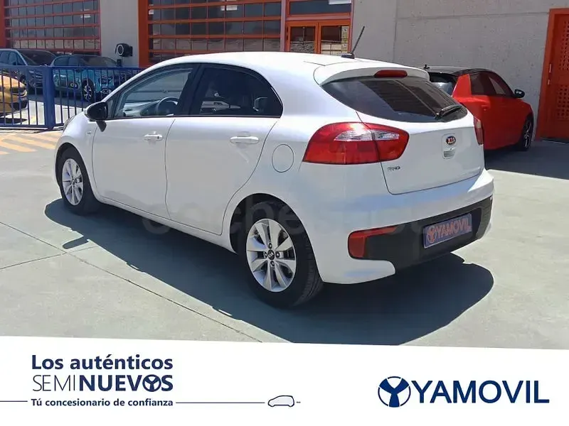 Usado Kia Rio 84 CV (61 kW) 2016 Blanco Utilitario