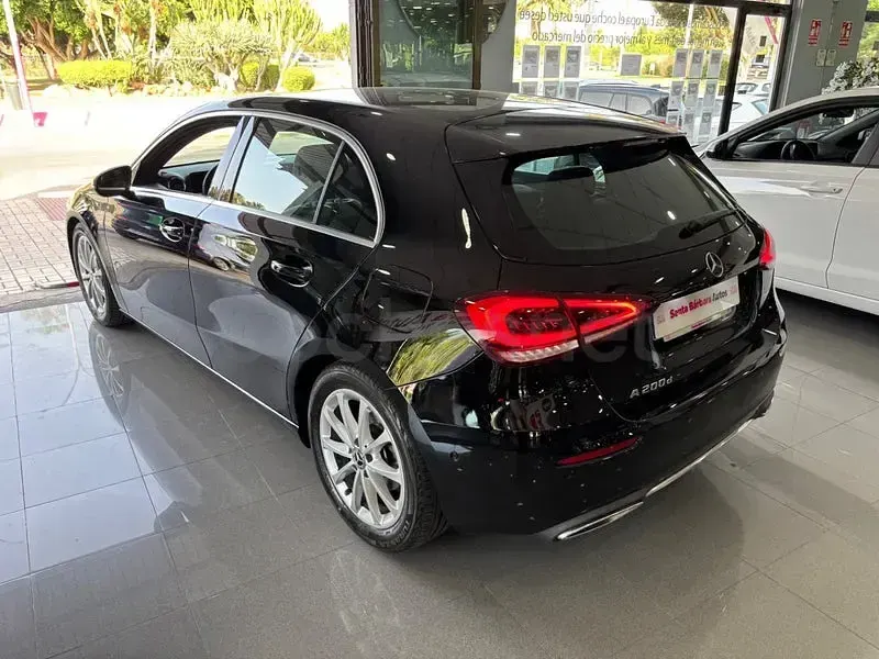 Usado Mercedes A200 150 CV (110 kW) 2020 Negro Utilitario
