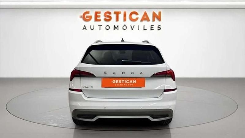 Usado Skoda Kamiq Ambition 110 CV (80 kW) 2021 Blanco SUV