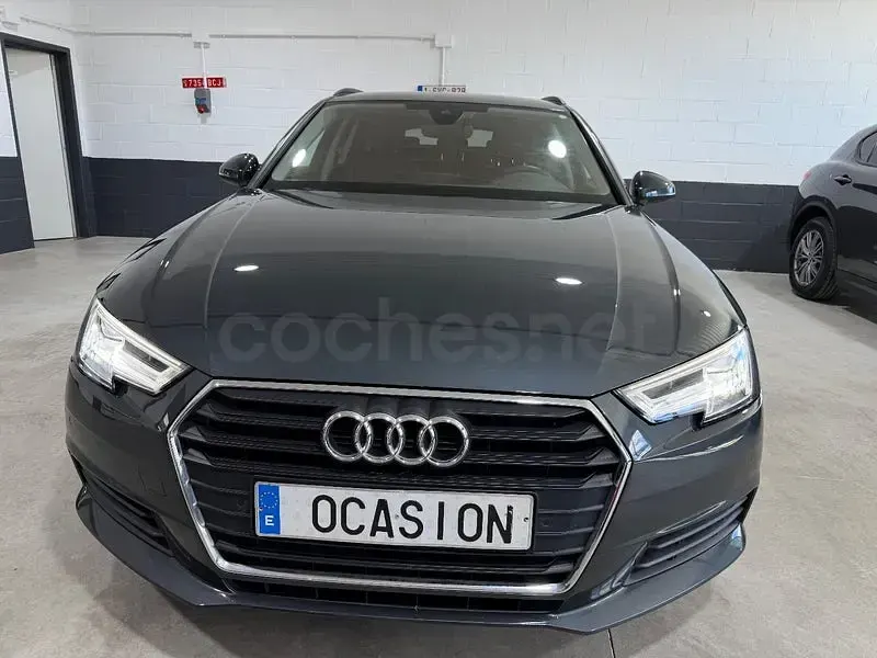 Usado Audi A4 Advanced Plus 170 CV (125 kW) 2019 Gris / plata Familiar