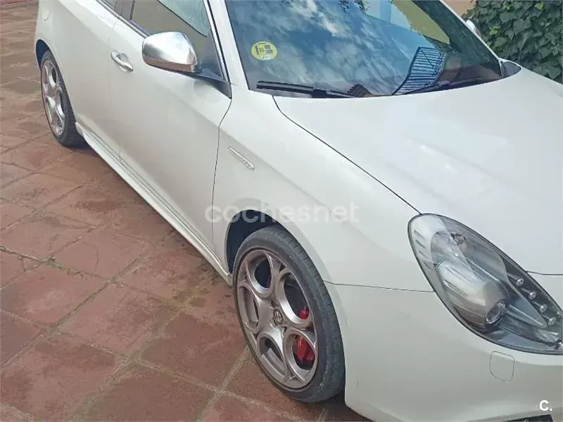 Usado Alfa Romeo Giulietta Distinctive 140 CV (102 kW) 2011 Blanco Utilitario