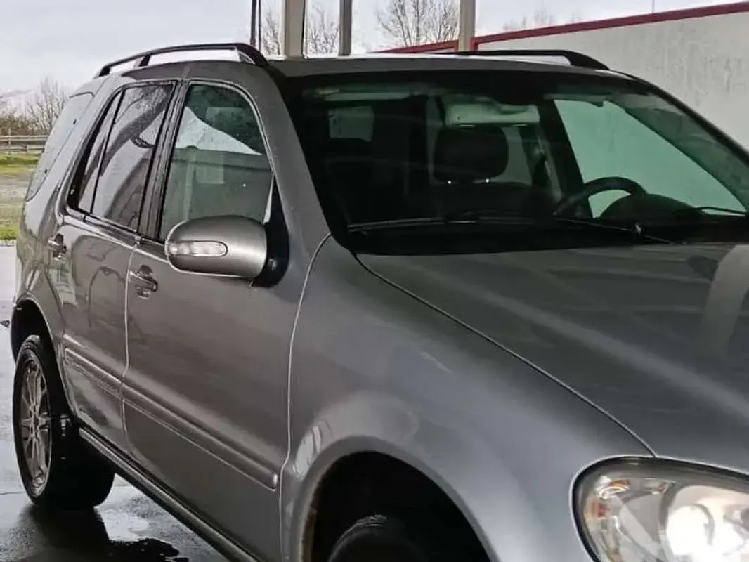 Usado Mercedes ML350 250 CV (183 kW) 2004 Gris SUV