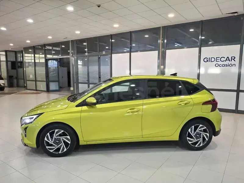 Usado Hyundai i20 100 CV (73 kW) 2025 Verde Utilitario