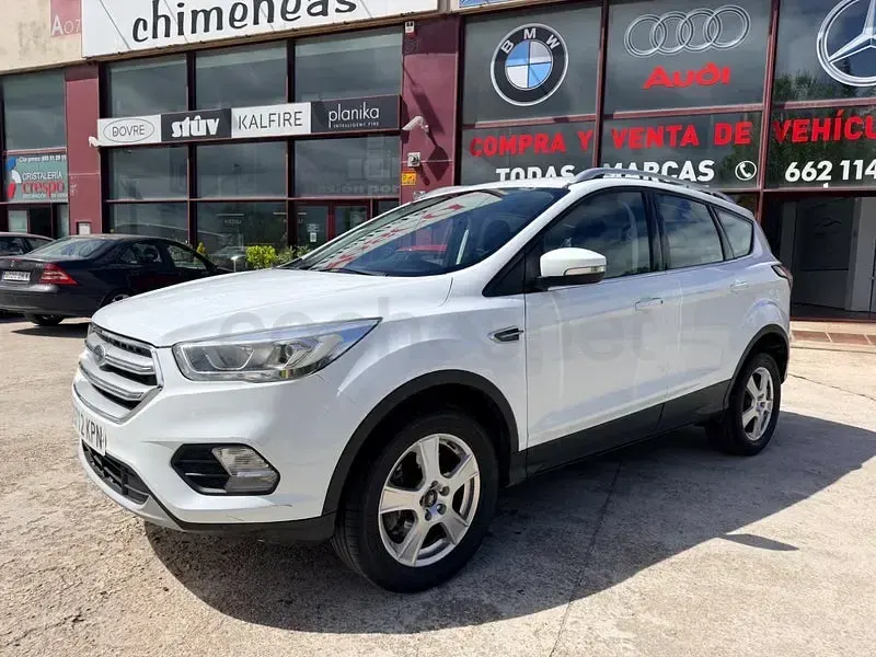 Usado Ford Kuga Trend 150 CV (110 kW) 2018 Blanco SUV