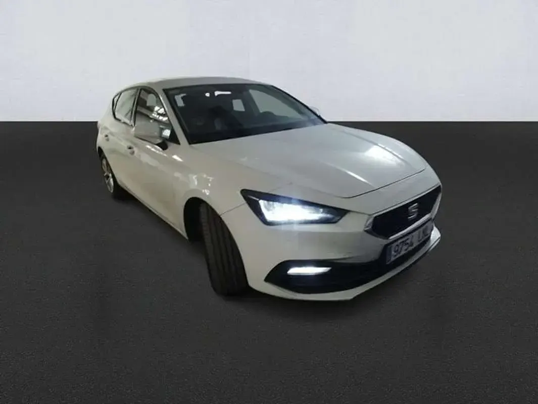 Usado Seat Leon Style 116 CV (85 kW) 2021 Blanco Utilitario