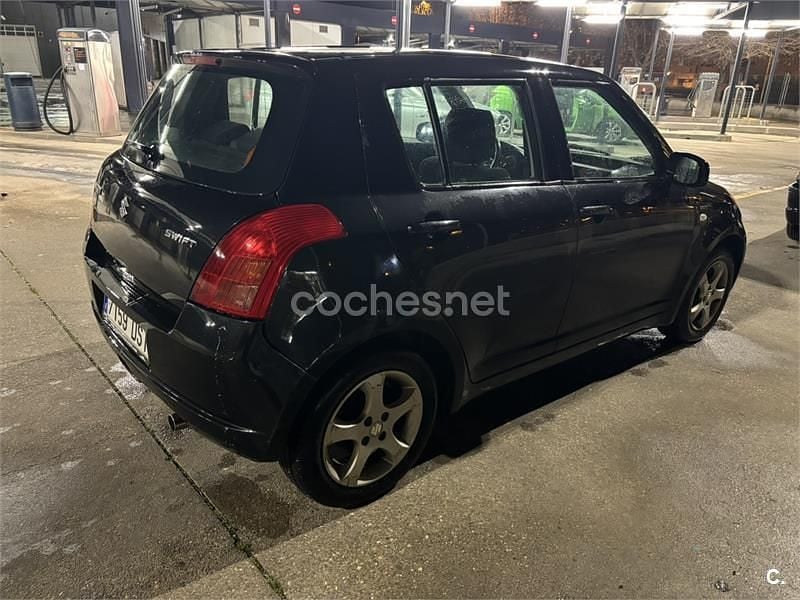 Usado Suzuki Swift GL 102 CV (75 kW) 2005 Negro Berlina