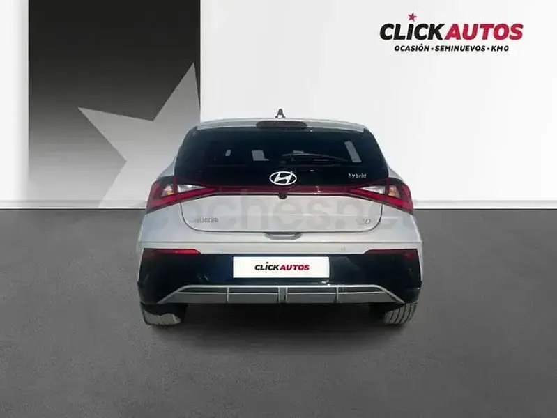 Usado Hyundai i20 100 CV (73 kW) 2025 Gris / plata Utilitario