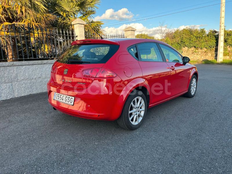 Usado Seat Leon Reference 105 CV (77 kW) 2009 Rojo Berlina