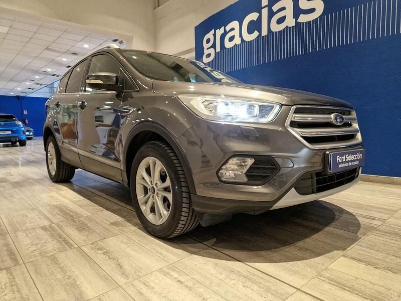 Usado Ford Kuga Titanium 150 CV (110 kW) 2017 Gris SUV