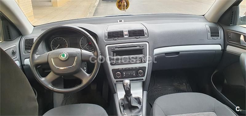 Usado Skoda Octavia 105 CV (77 kW) 2010 Negro Familiar
