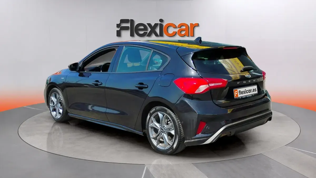 Usado Ford Focus ST-Line 125 CV (91 kW) 2020 Negro Berlina