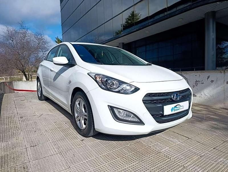Blanco Usado 2017 Hyundai i30 Utilitario | 9990 € (Precio justo) - Imagen 1/4