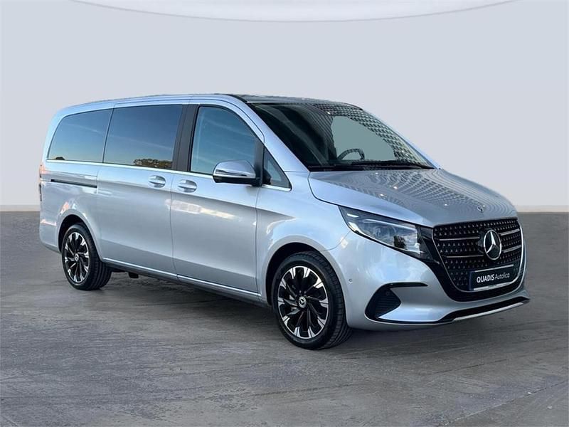 Usado Mercedes V250 Avantgarde 190 CV (139 kW) 2025 Gris / plata Monovolumen