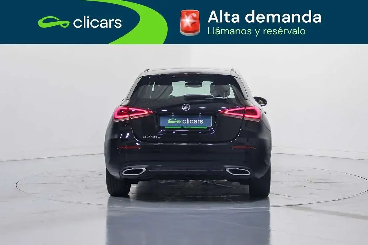 Usado Mercedes A250 160 CV (117 kW) 2022 Negro Berlina