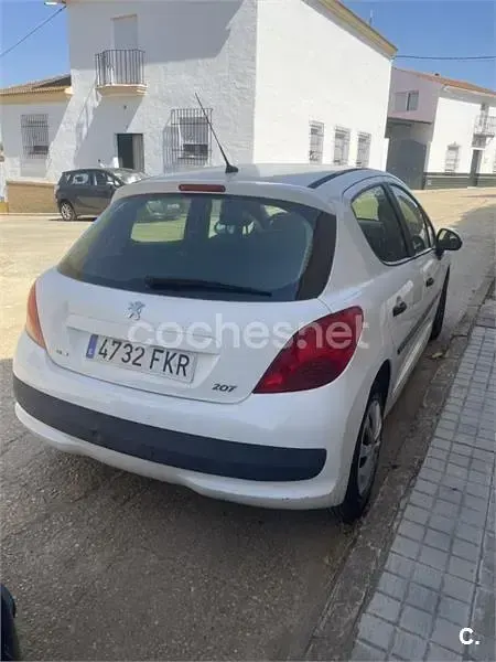 Usado Peugeot 207 70 CV (51 kW) 2007 Blanco Berlina