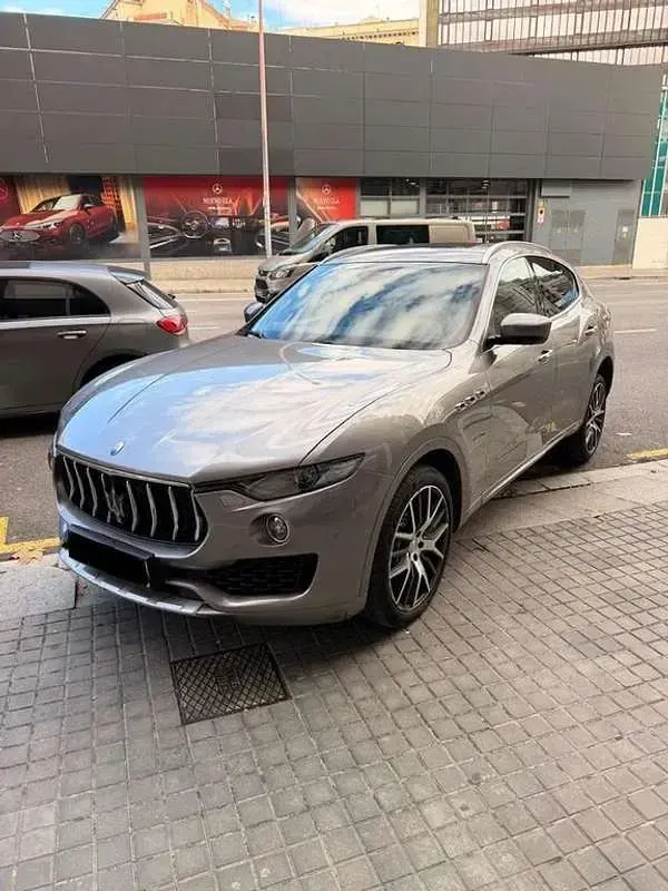 Usado Maserati Levante 430 CV (316 kW) 2017 Gris SUV
