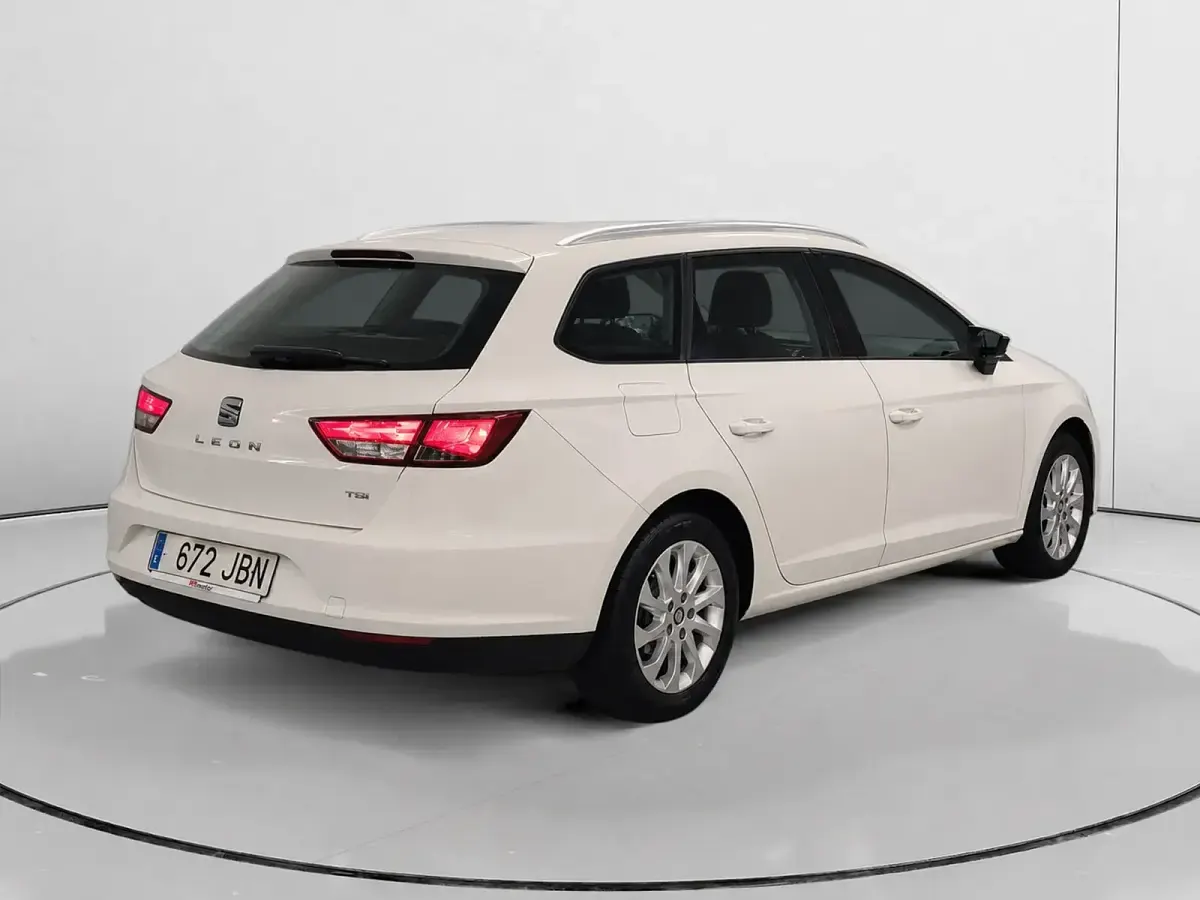 Usado Seat Leon Style 105 CV (77 kW) 2014 Blanco Utilitario