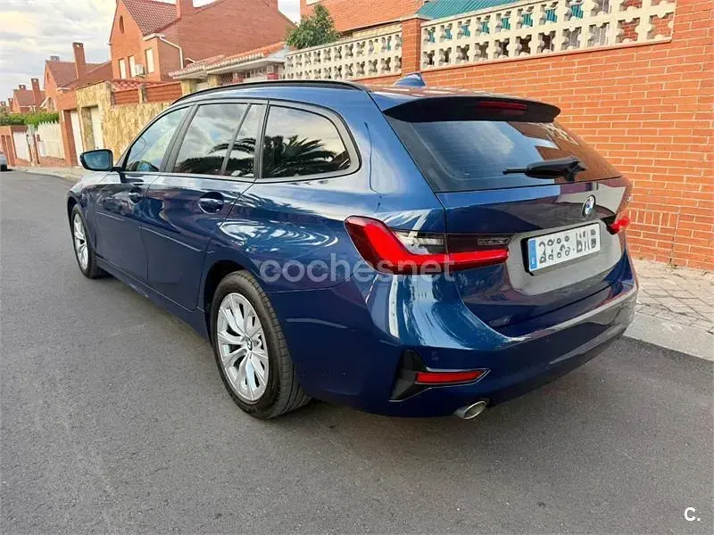 Usado BMW 318 150 CV (110 kW) 2022 Azul Familiar