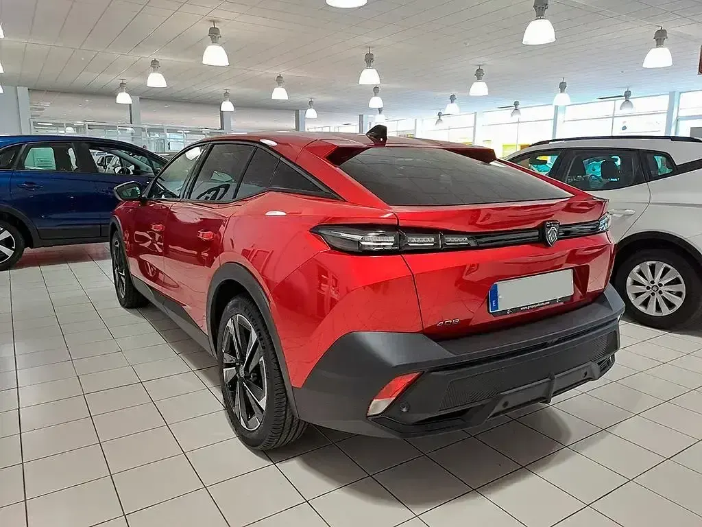 Usado Peugeot 408 Allure 130 CV (95 kW) 2023 Rojo Berlina