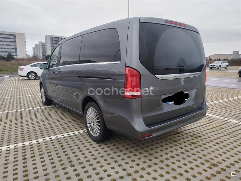 Usado Mercedes V220 Avantgarde 163 CV (119 kW) 2023 Gris / plata Monovolumen
