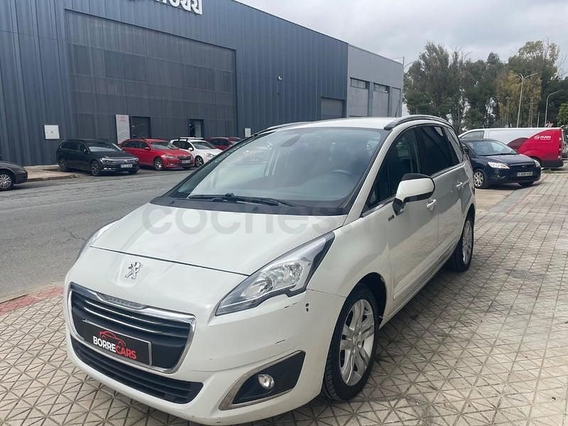 Usado Peugeot 5008 Style 120 CV (88 kW) 2016 Blanco Monovolumen