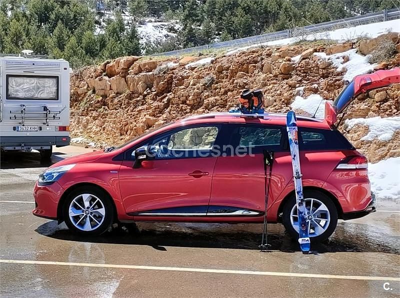 Usado Renault Clio GrandTour LIMITED 90 CV (66 kW) 2016 Rojo Familiar