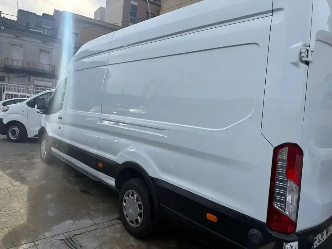 Usado Ford Transit Trend 131 CV (96 kW) 2023 Blanco Van