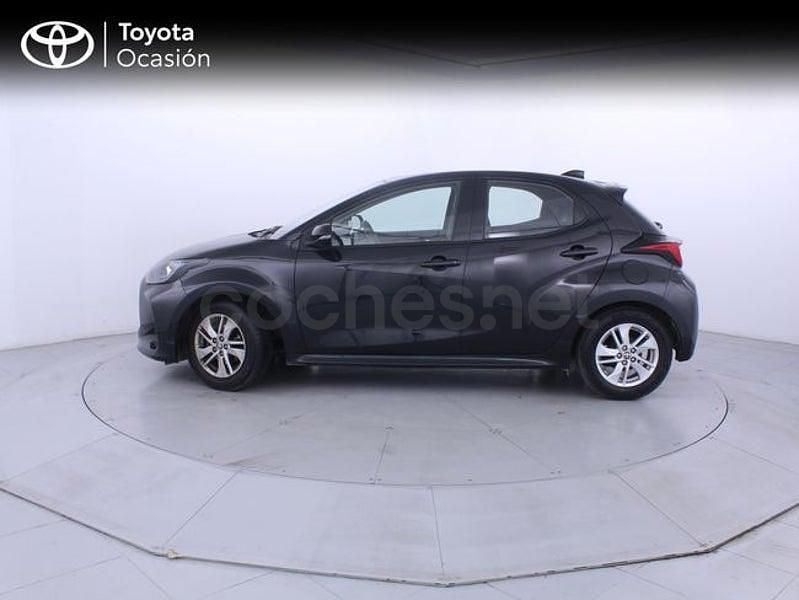 Usado Toyota Yaris 125 CV (91 kW) 2022 Negro Utilitario