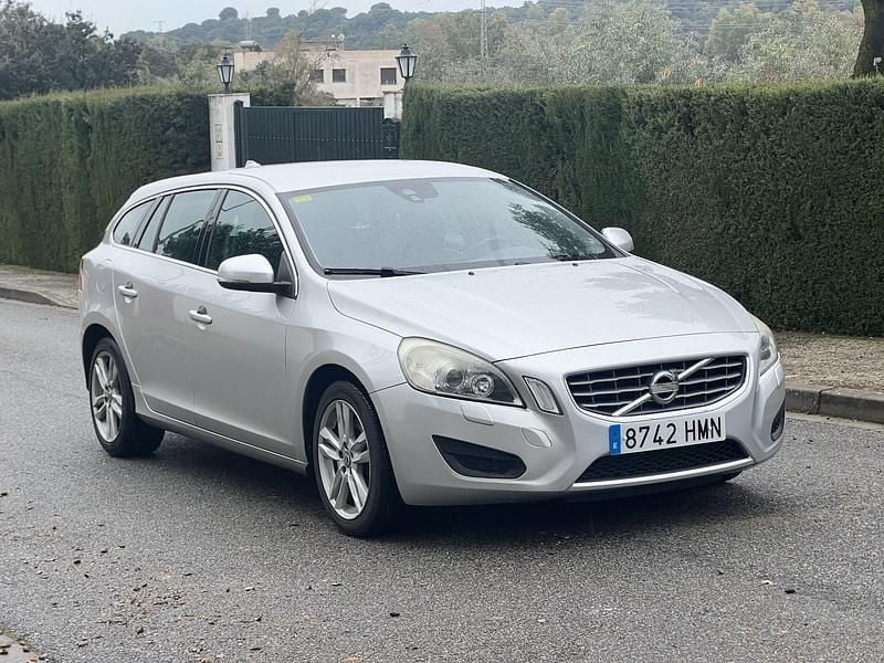 Usado Volvo V60 Momentum 163 CV (119 kW) 2012 Gray Familiar