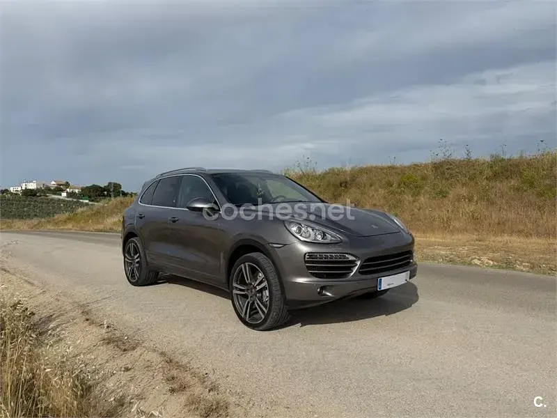 Usado Porsche Cayenne 240 CV (176 kW) 2011 Gris / plata SUV