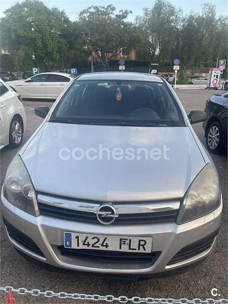 Gris / plata Usado 2007 Opel Astra Enjoy Berlina | 4100 € (Un poco caro) - Imagen 1/4
