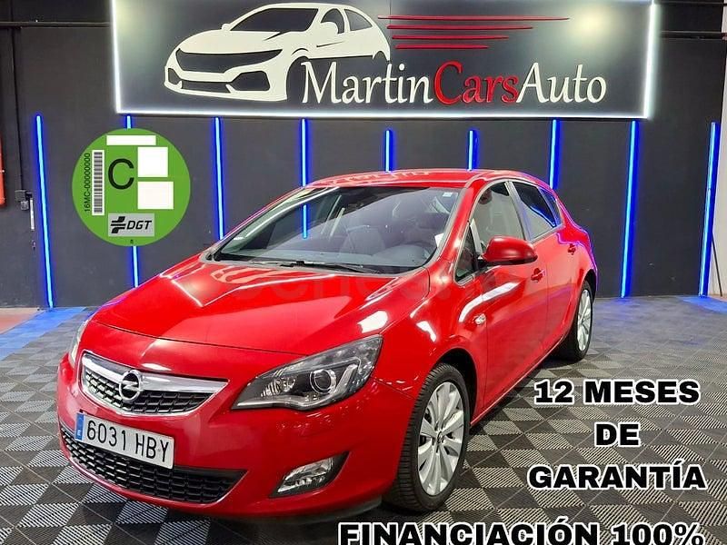 Usado Opel Astra Enjoy 115 CV (84 kW) 2011 Rojo Berlina