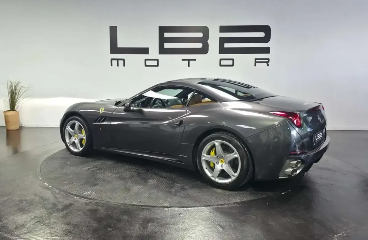 Usado Ferrari California 460 CV (338 kW) 2011 Gris Descapotable