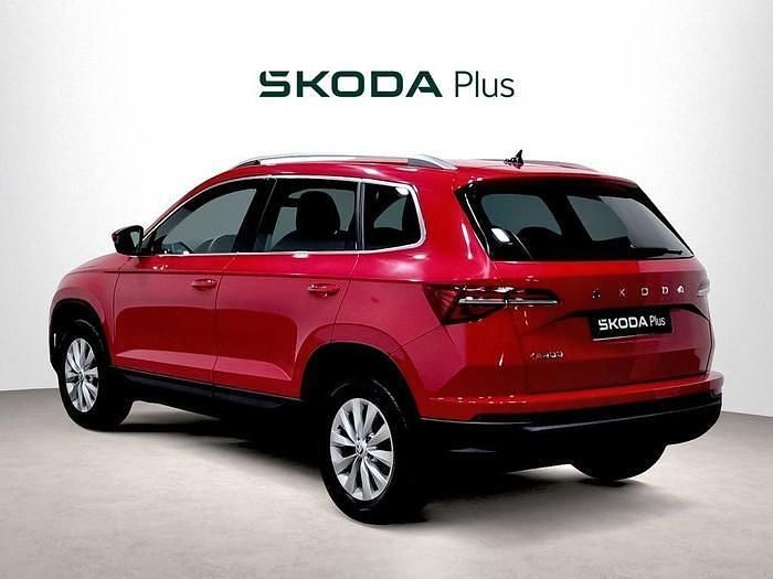 Rojo Usado 2024 Skoda Karoq Selection SUV | 27.540 € (Un poco caro) - Imagen 1/4
