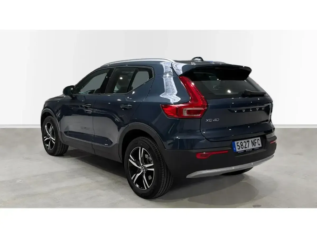 Usado Volvo XC40 Core 163 CV (119 kW) 2025 Azul SUV