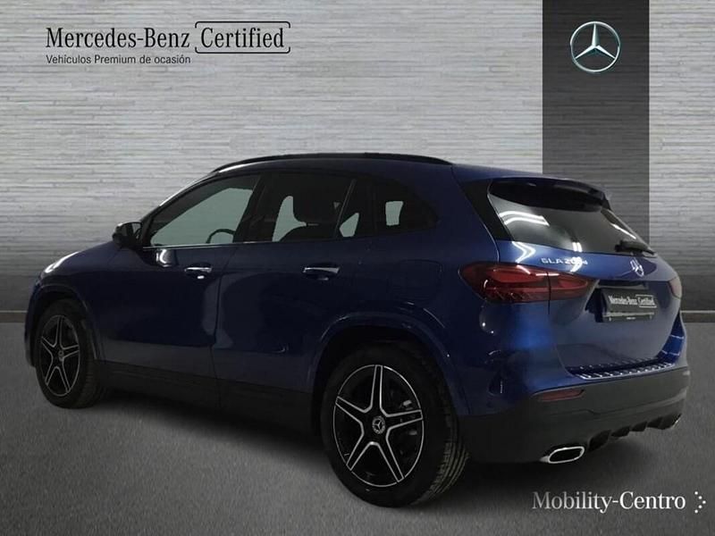 Usado Mercedes GLA200 AMG line 150 CV (110 kW) 2024 Azul espectra SUV