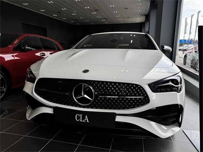 Blanco Nuevo 2025 Mercedes CLA200 Berlina | 51.669 € - Imagen 1/4